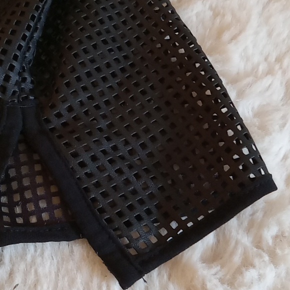 Ann Taylor NWT black top with exposed gold zipper in back. 2 layer sleeveless. - Picture 10 of 10